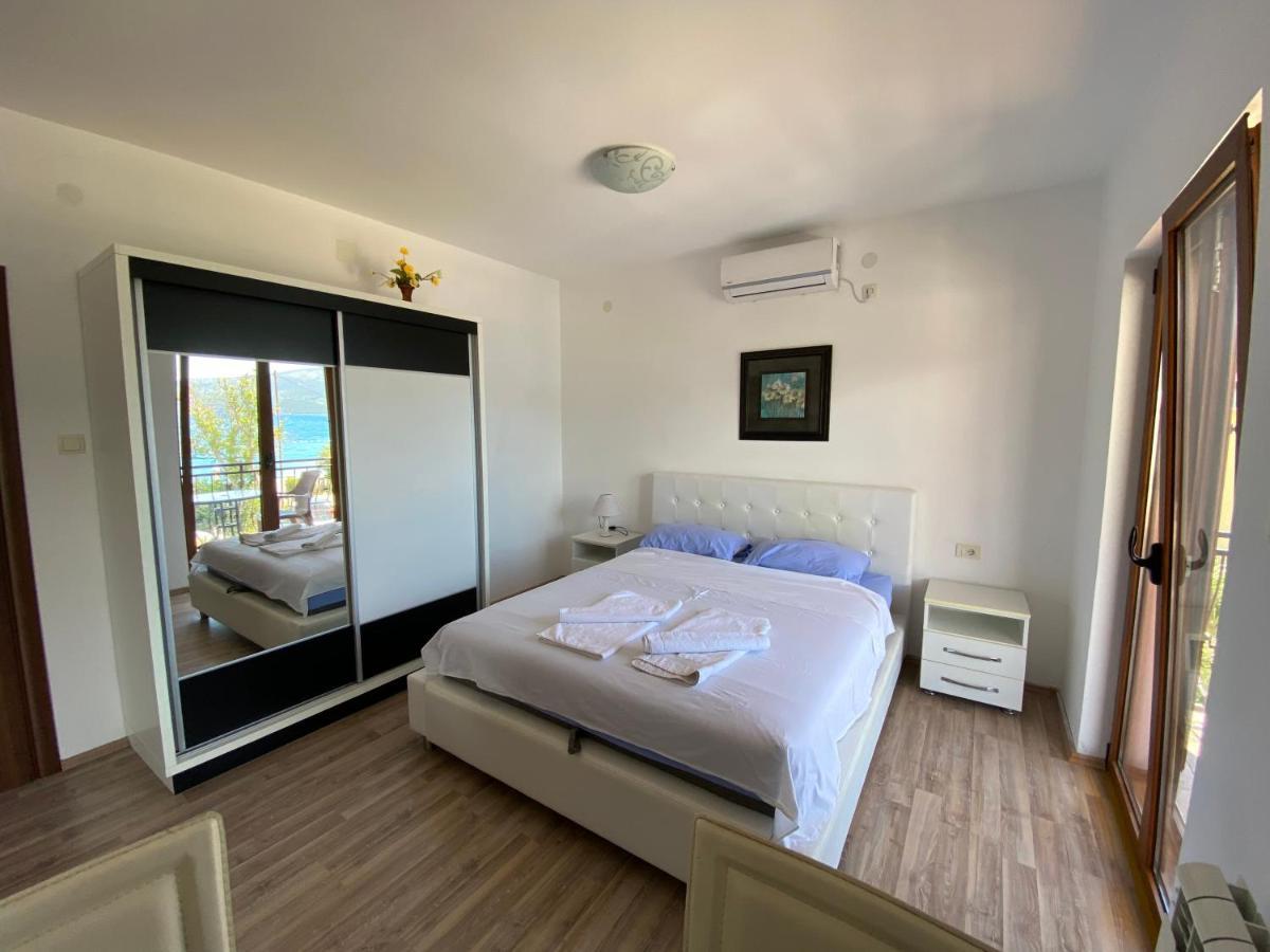 Apartments Family Tivat Exterior foto