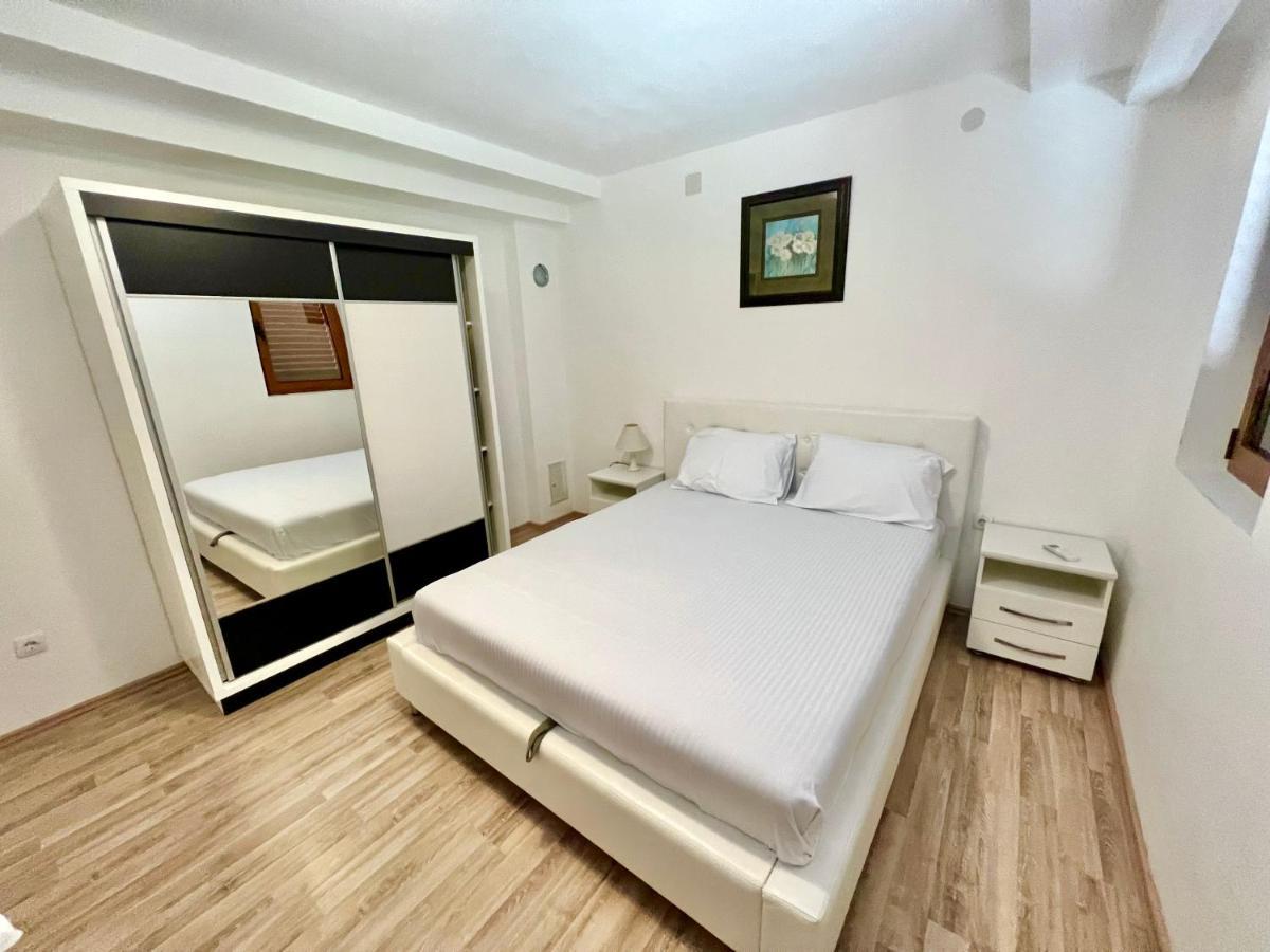 Apartments Family Tivat Exterior foto