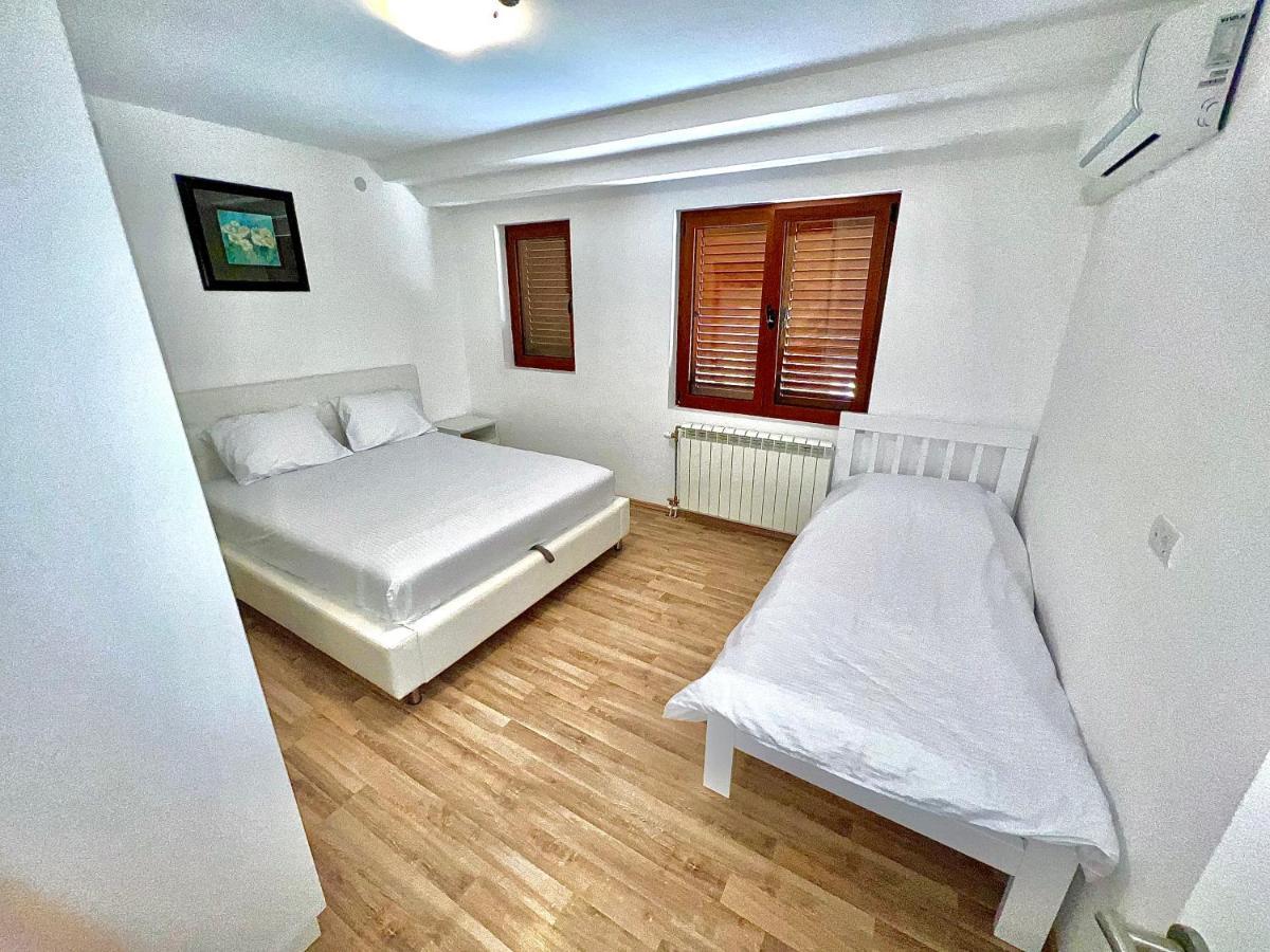 Apartments Family Tivat Exterior foto
