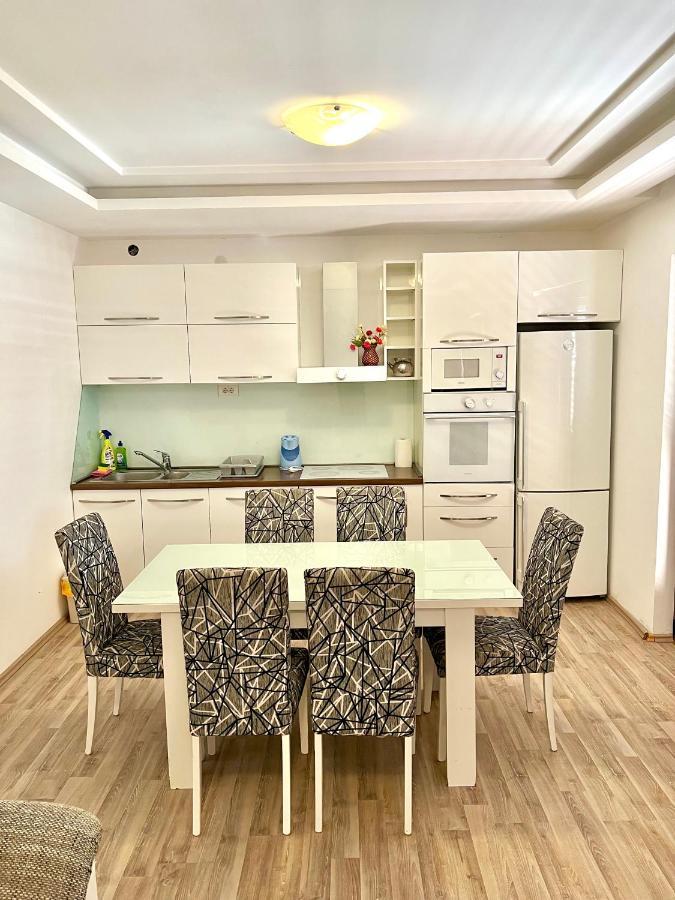 Apartments Family Tivat Exterior foto